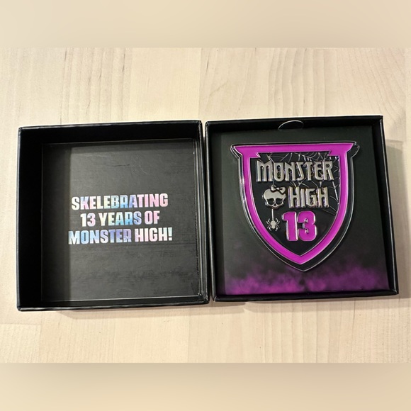 SDCC 2023 exclusive Monster High 13th year pin - Picture 5 of 7